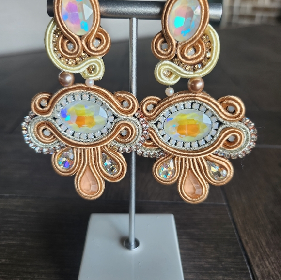 Earrings - Picture 9 of 16